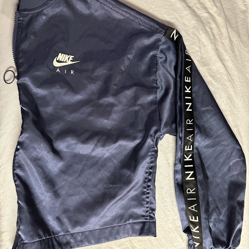 Nike Size Medium - image 3